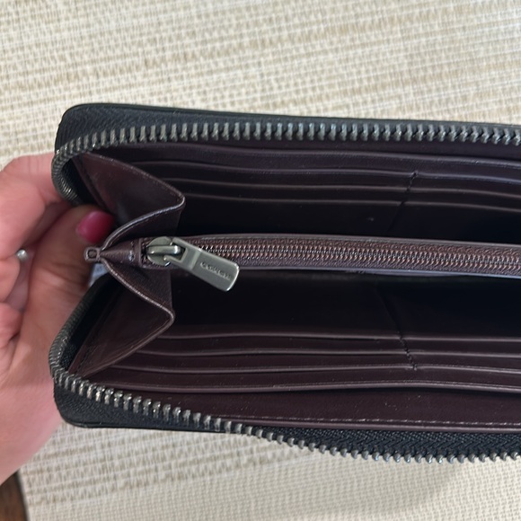 COACH X STAR WARS Accordion
Zip Wallet In Signature
Canvas With Patches EUC - Picture 5 of 10